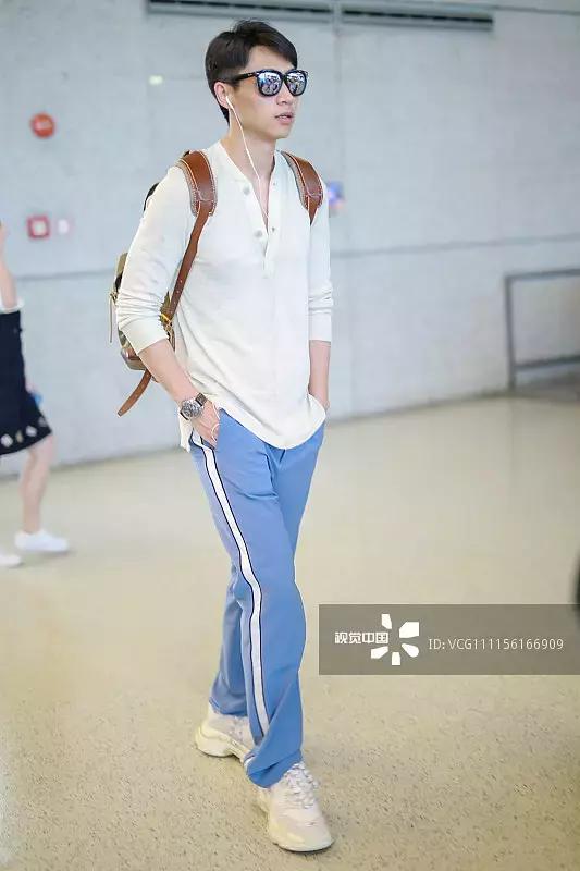 男生183cm140斤图,男生183cm150斤图 183cm男明星机场身材之战,谁是比例之王?