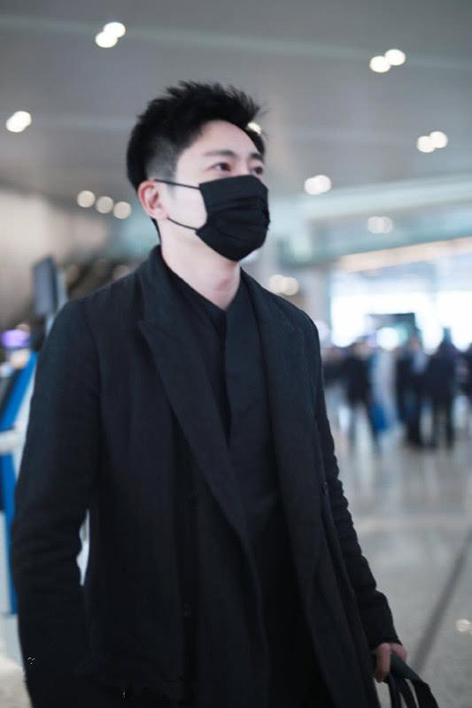 “苏明成”郭京飞头发剪短了，剪成小碎发可帅了，清爽不油腻！