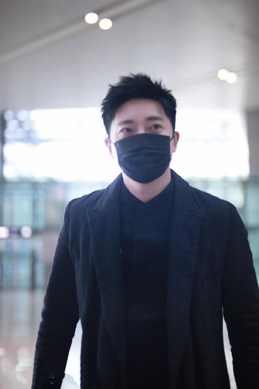 “苏明成”郭京飞头发剪短了，剪成小碎发可帅了，清爽不油腻！