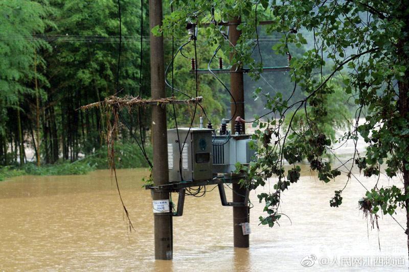 弑母案吳謝宇曾到酒吧當男模 疑似其陪酒視頻曝光