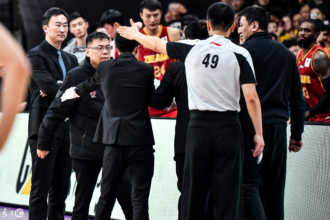 为整顿联赛记录,cba官方公司给予方俊通报批评,禁赛2场,罚款10万.由于