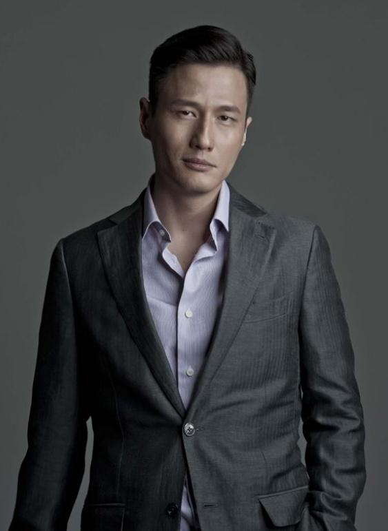 徐冬冬男友机场曝光,多年前曾与吴彦祖合作,饰演反派尤为拿手