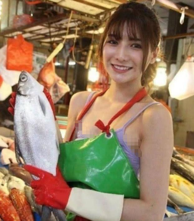 女子卖鱼却因长相走红,获封"卖鱼西施",就连7旬大爷都