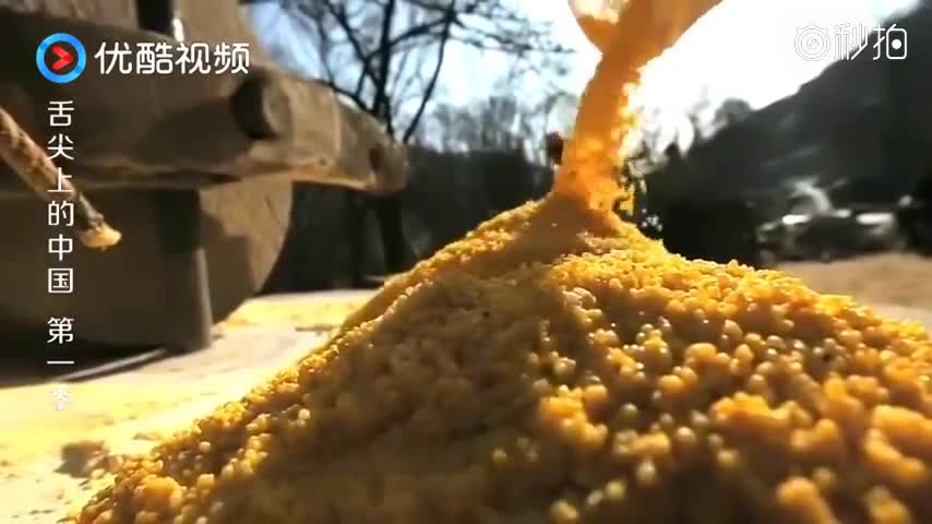 黄馍馍就是用糜子面做的馒头