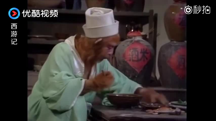 西游记:孙猴子刚下山跑到店里抢食吃,不会使筷子吃面条