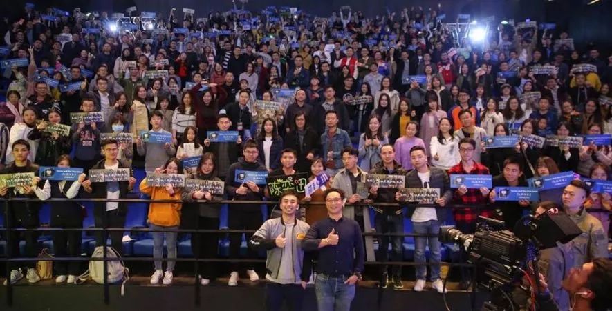 陈奕迅夺得2019红馆跨年档期！简单穿搭更能体现Eason个人魅力！