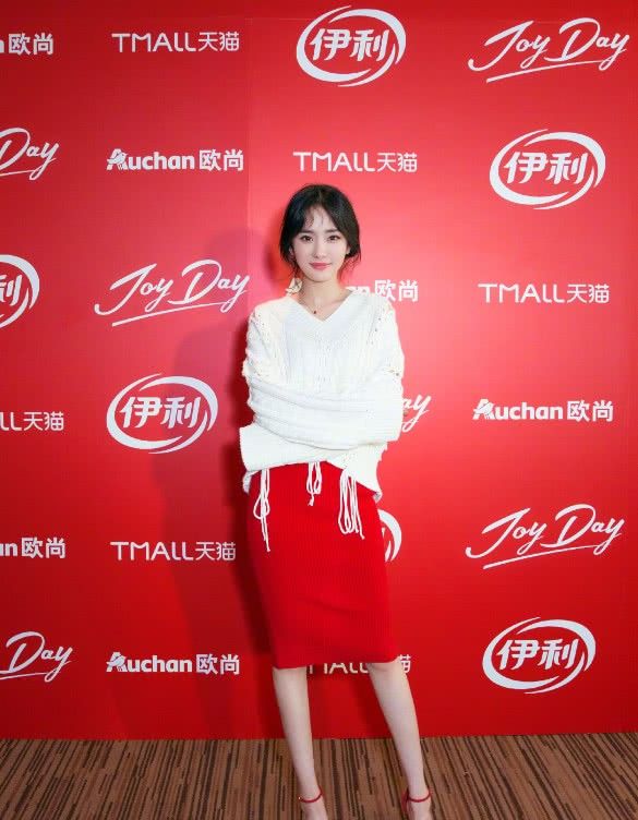 杨幂的毛衣要被拆完了,打那么多结也拯救不了