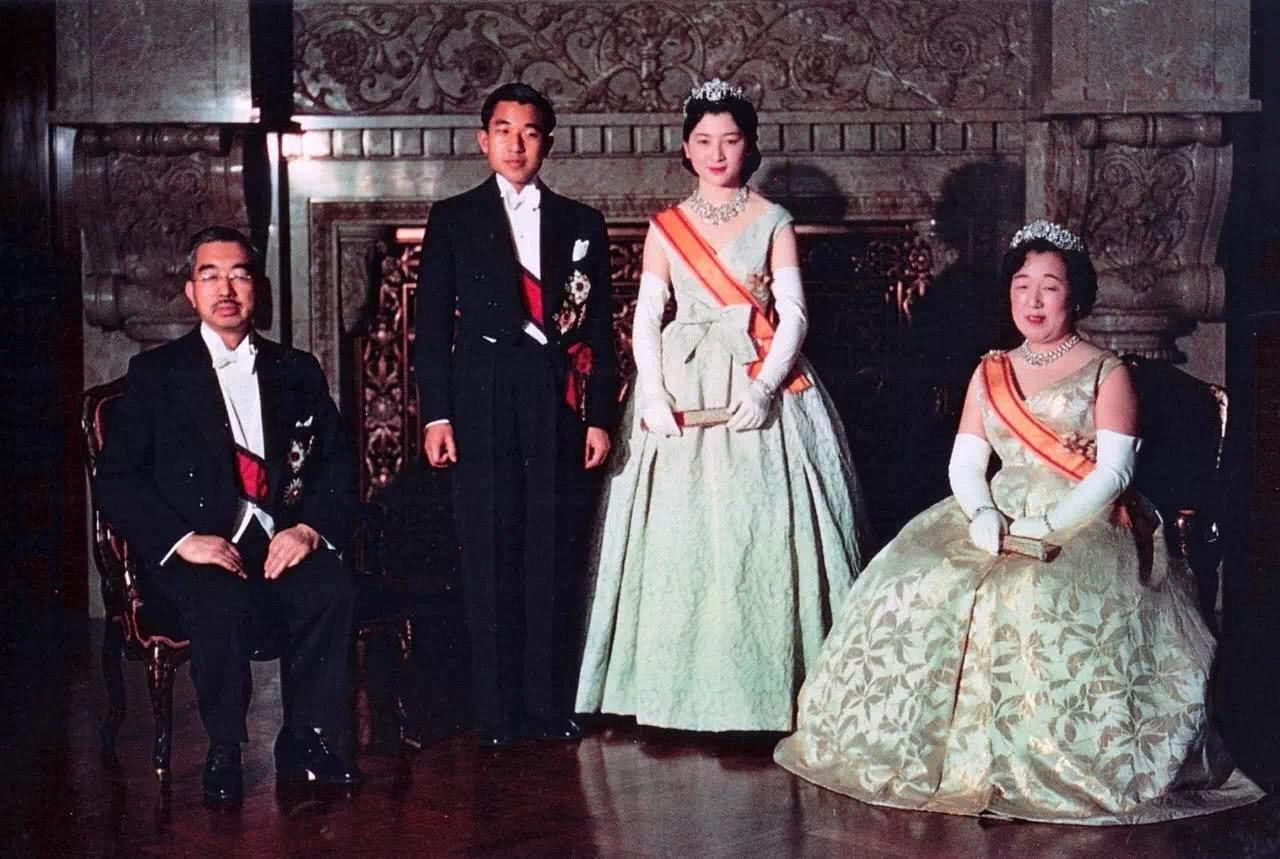 日本天皇能娶几个老婆,日本天皇和首相的区别,日本第一位天皇是谁(2)_99女性网