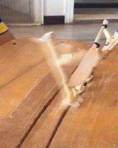 搞笑gif动图段子:小姐姐你玩真的很开心,就喜欢你这么