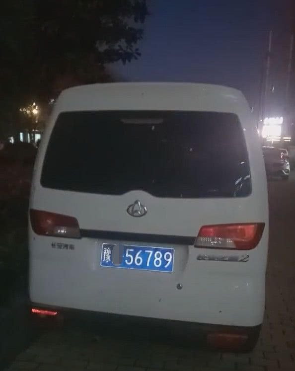 长安之星带“顺子”车牌,看到数字时,网友:给辆奔驰都不换!