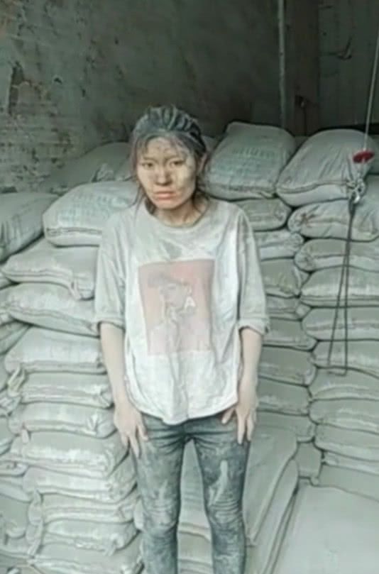 邋遢水泥妹与网恋男友奔现,看到妆后那一刻,网友:聘礼