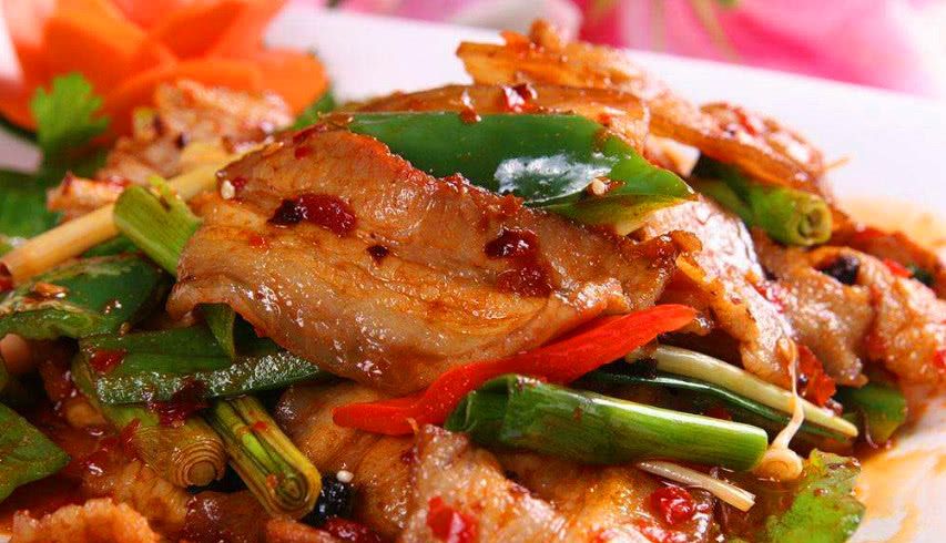 做回锅肉时,不要焯水后就炒!多加这1步,肉又香又嫩,还