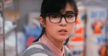 GIF：女人总是一往情深，总是为情所困。