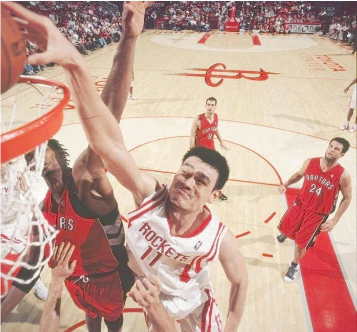 为何NBA篮筐高度是3米05?姚明给出答案,网友