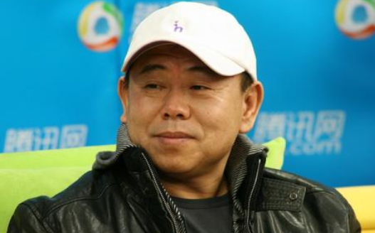 他和赵本山一样红,身高1米6开2米高的车,网友:上车都困难