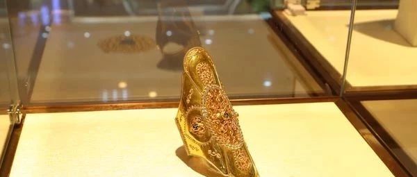 黄金宝箱刷新位置 黑金石与黄金区分方法