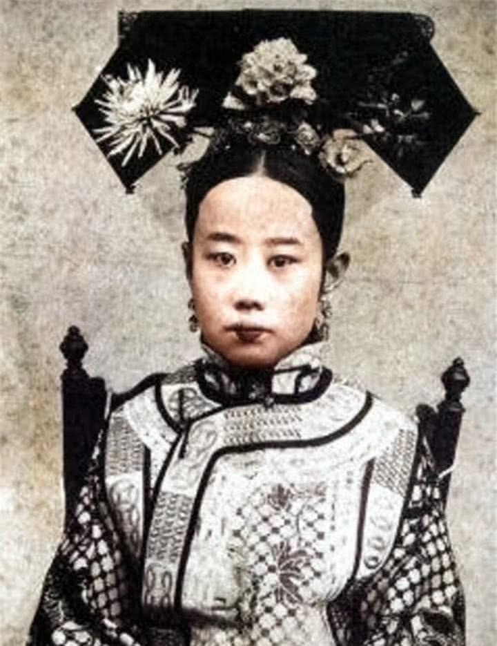清朝格格妃子彩色老照片,婉容惊艳亮相,如同仙女下凡