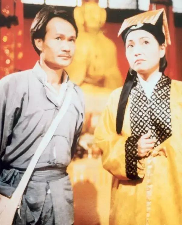 英年早逝带走一个时代 洪金宝在他葬礼大发脾气却亲自为他扶灵