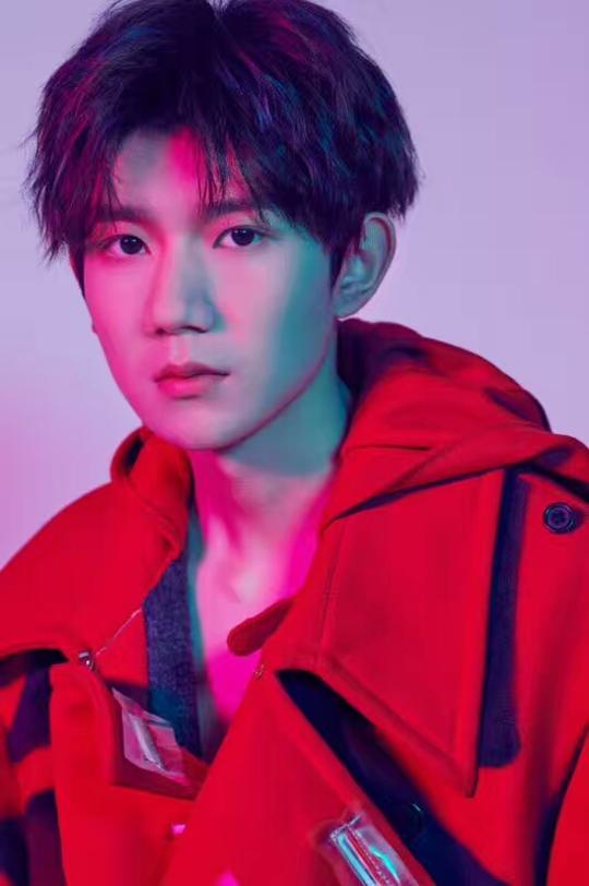 王源18岁生日愿望:不想再当小可爱,想放个假,想