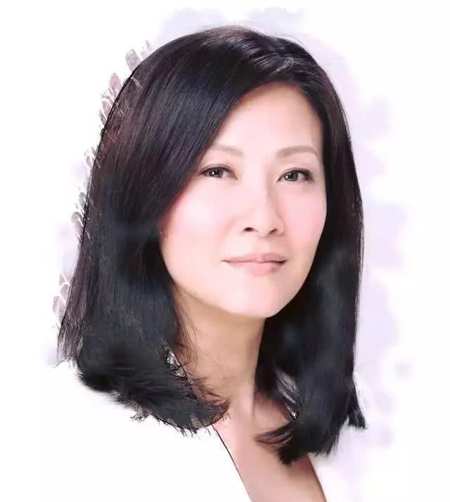 47岁陈慧珊近照:素颜显老态,老公破产依旧不离不弃