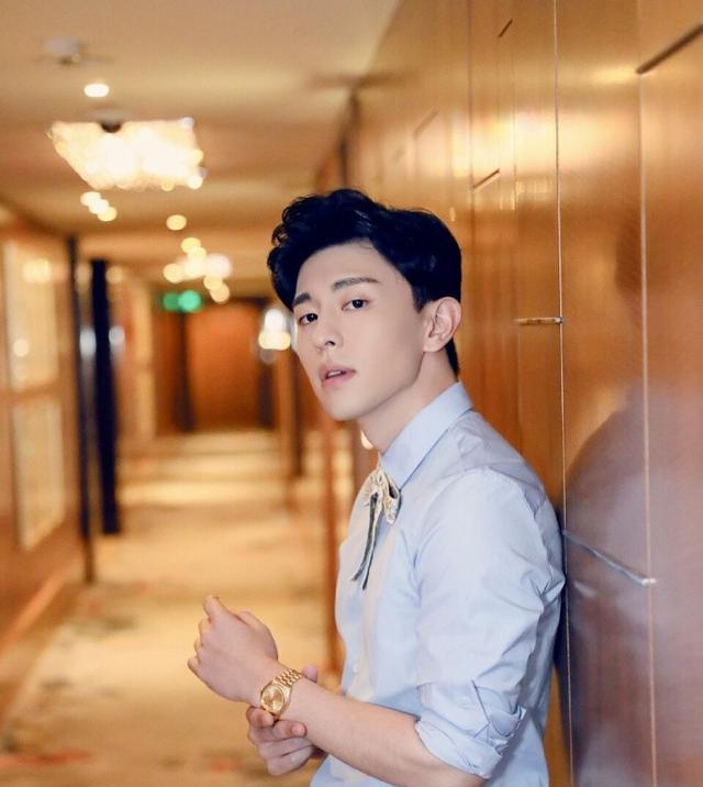 邓伦十六年电视剧《奇星记》白发造型曝光,一