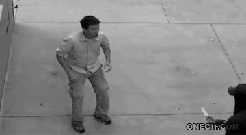 搞笑gif图:先别笑,你小时候肯定这么玩过!