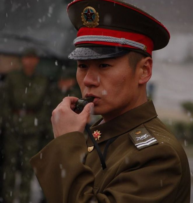 演技太好在特种兵圈粉无数，传万茜是绯闻女友，如今生活大变样