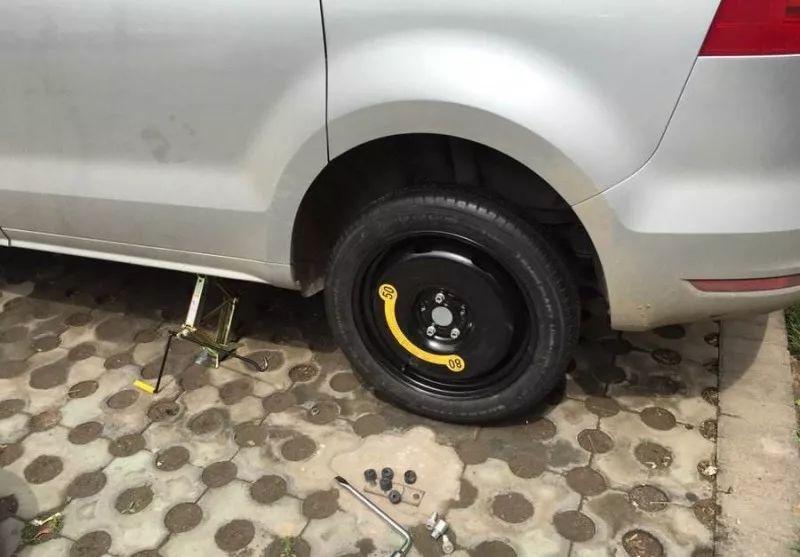 为什么厂家不给汽车配置全尺寸备胎？仅仅是为了省钱吗？