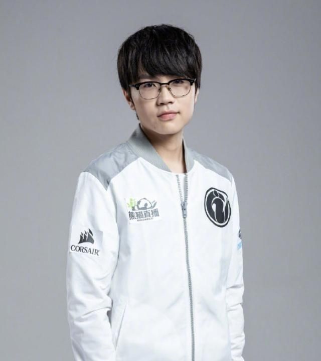 theshy冠军头像,theshy签名图标 ig发s9定妆照,rookie手持校长金牌,为什么没看见theshy?