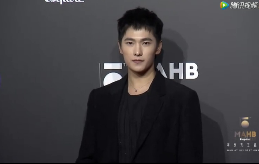 易烊千玺短发超帅 杨洋新剪短发也很酷 引领审美获网友称赞