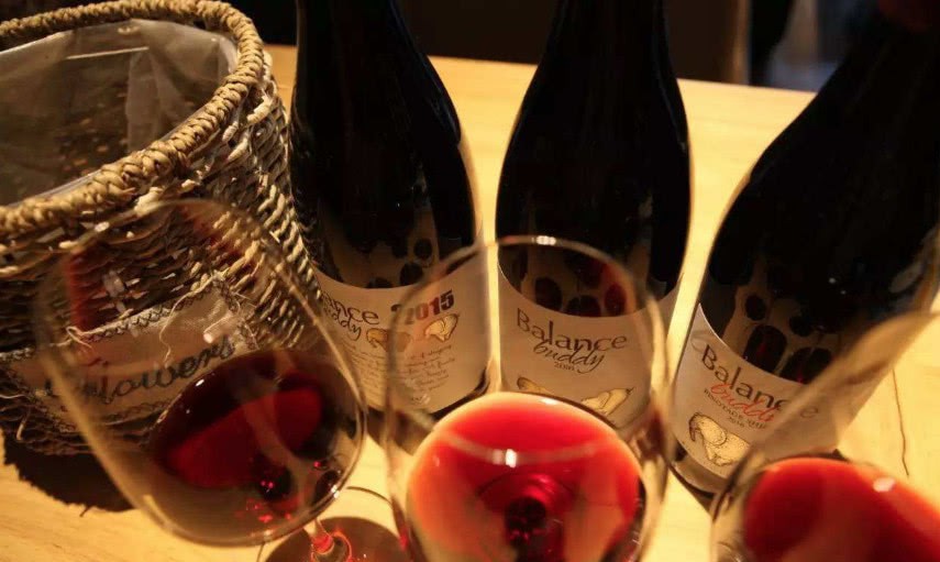 全球最顶级的葡萄酒,居然是未婚少女光脚踩出