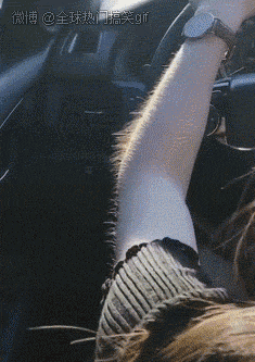 妹子,你可长点心吧,这是做饭不是电焊