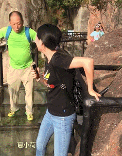 爆笑gif:小伙子你这个表情是有多嫌弃伴娘啊!
