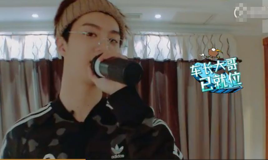 范丞丞宿舍曝光两人睡一个房间?青春的花路是