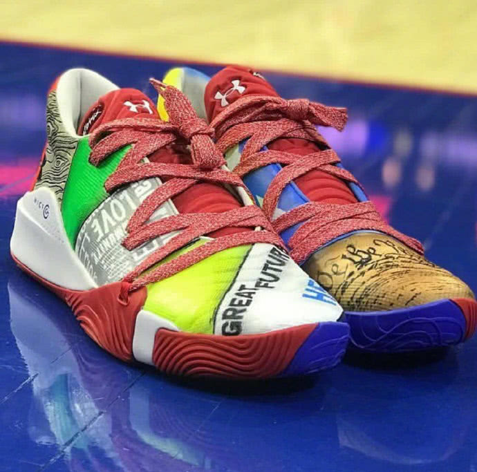 鞋报:KD少女心爆棚,大帝UA定制,詹16Hold住全