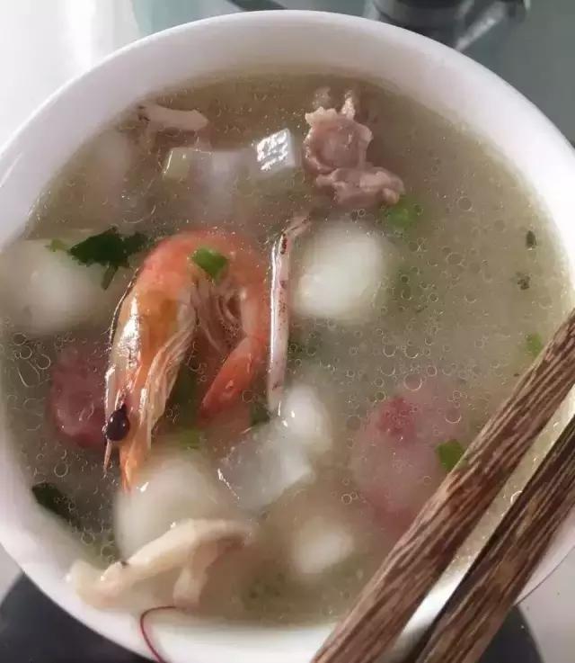 ①美食注解:阳江的咸圆子,只此一家,别无分店,是阳江人逢年过年的传统