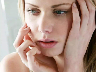 一勺蜂蜜加点它，每天敷一敷，一周淡色斑，肌肤无暇更年轻