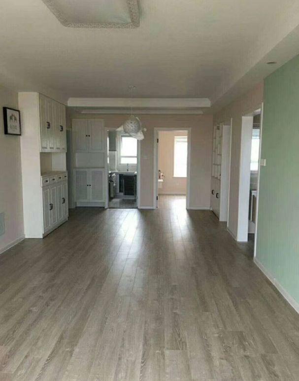 找木工师傅打的柜子,鞋柜借用厨房半面墙,同户