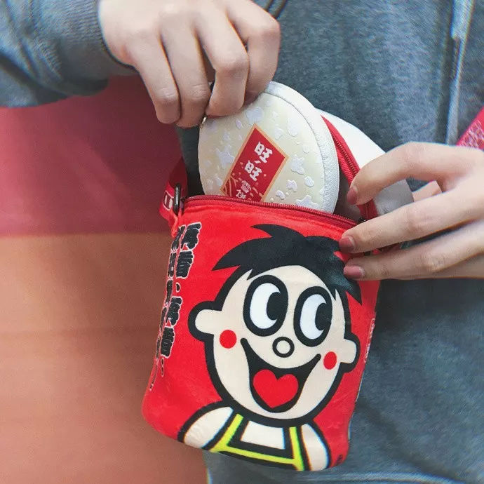 继老干妈之后,2019春夏纽约时装周又来了一个