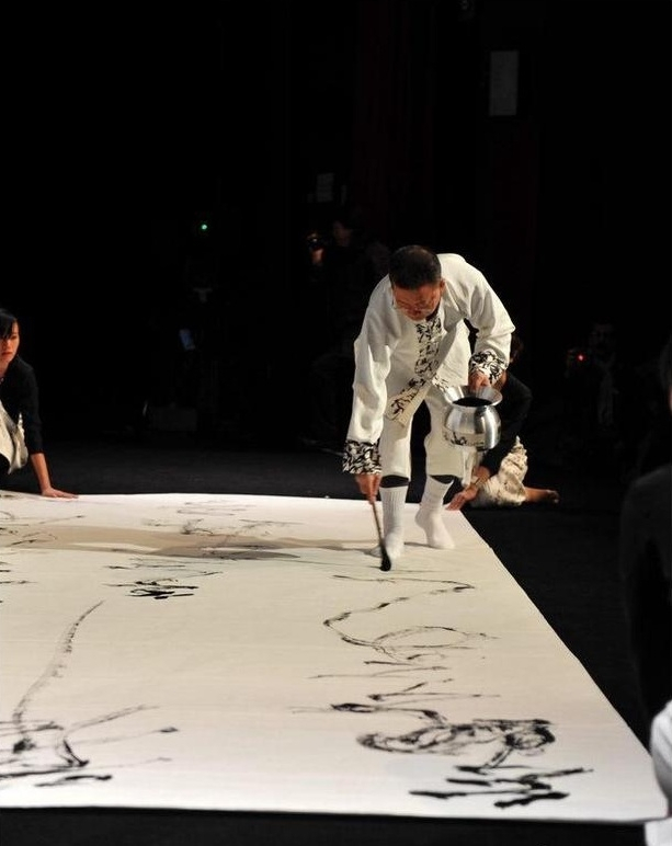 写了30年小楷写腻了,改写丑书一夜成名,从此越写越丑越来劲