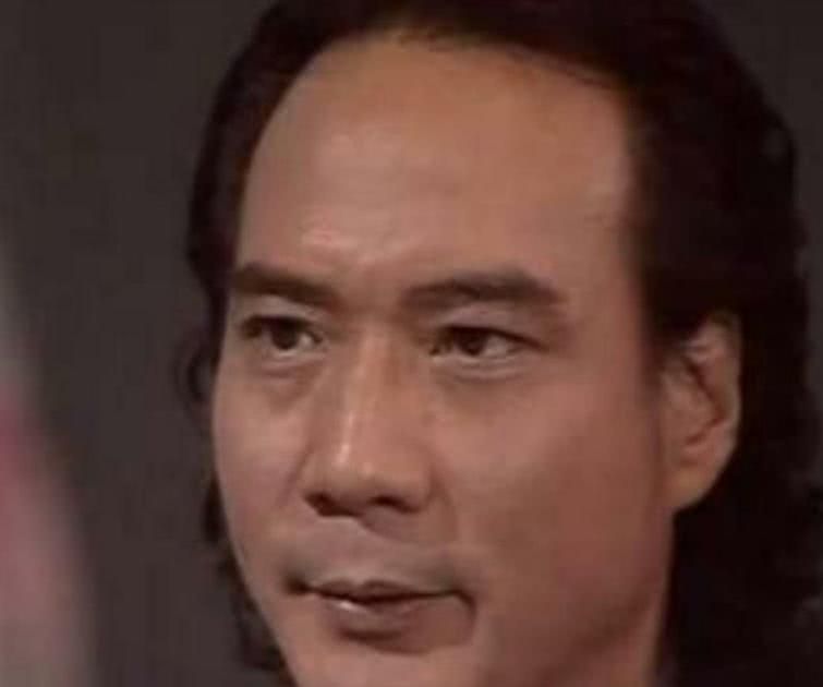 他曾比成龙还红,曾是星爷的御用坏人演员,今淡出十八线令人唏嘘
