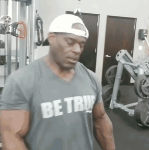 他和罗尼·库尔曼同年退役,如今62岁的他比54岁罗尼还强壮!