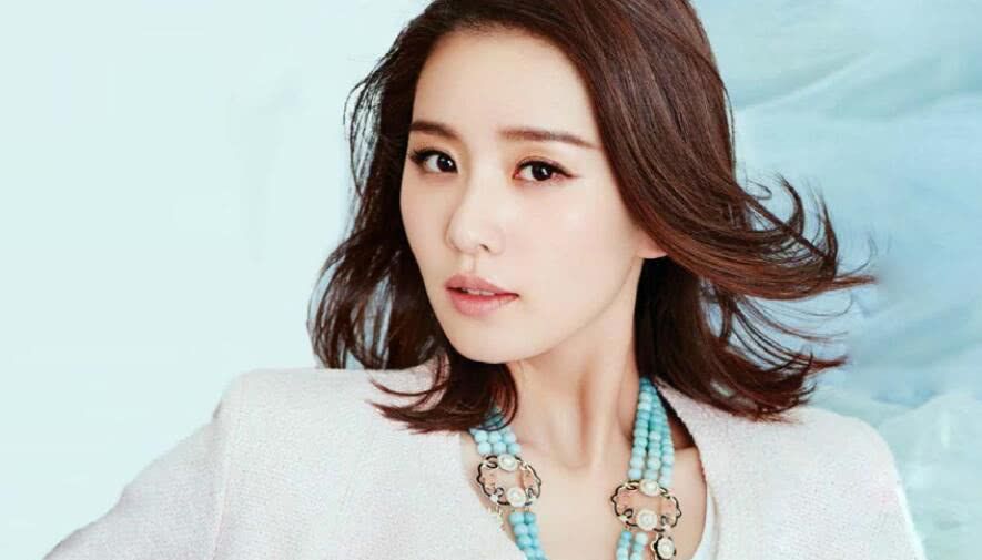 刘诗诗美国洛杉矶被偶遇,刘诗诗身材发福用手