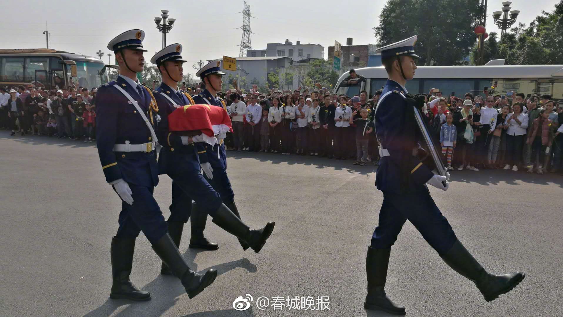 美海军第三艘朱姆沃尔特舰举行正式命名仪式