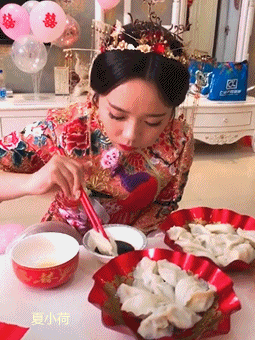爆笑gif:狗是傻狗,妹子傻不傻就不知道了!|妹子|伴娘
