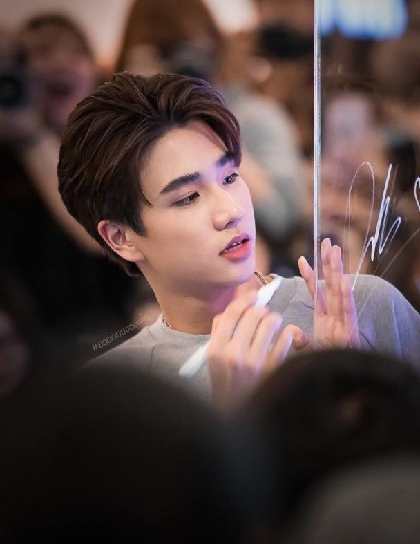 娱乐资讯:盘点高颜值的中泰混血明星,你认识几