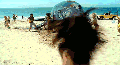 「搞笑gif动图」孩子快捡起书包,墙上的字是我写的,是