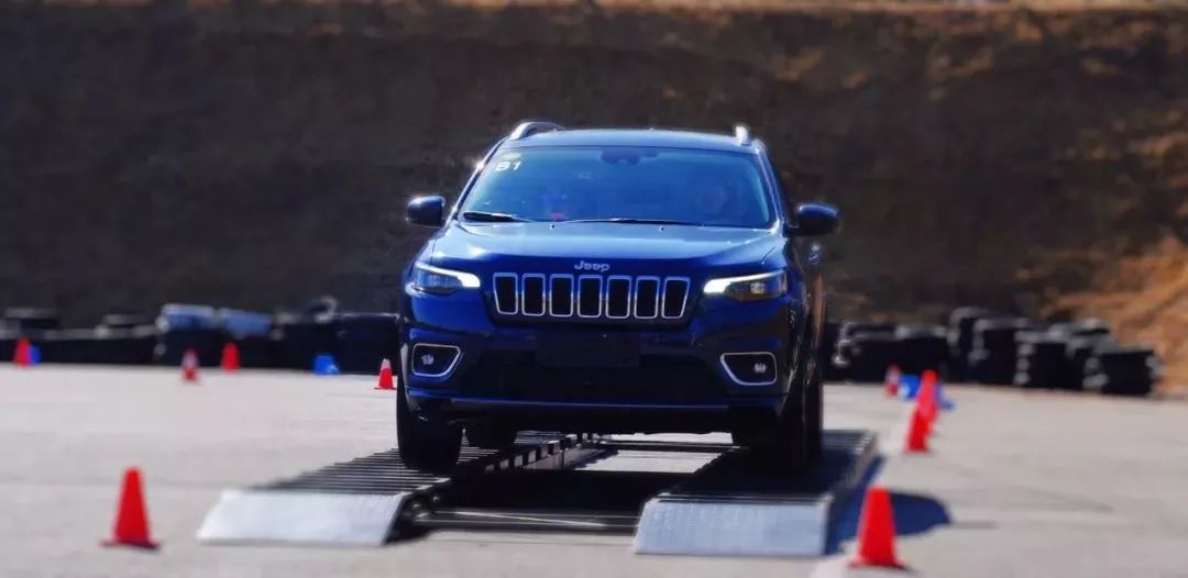 Jeep不忘本,全新自由光依靠实用性与越野性能上下围攻对手?
