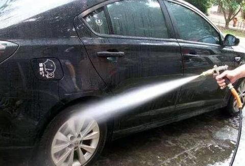 洗车时，这四个地方一定要擦干，否则就白洗了还容易毁车！