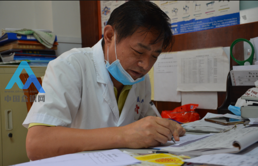 四川南充爱邻医院开展尊重生命，救死扶伤，爱心服务公益活动